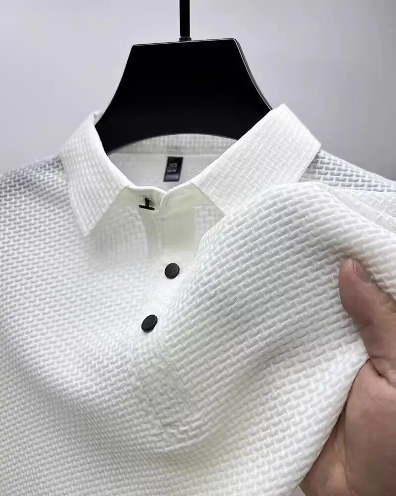 Discover our Shorts Lapel T-shirt – a stylish and comfortable short-sleeved polo shirt, perfect for business casual looks.